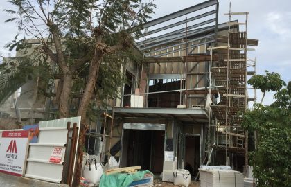 תהליך בניית בית בבניה ירוקה ומתקדמת  בפתח תקווה.